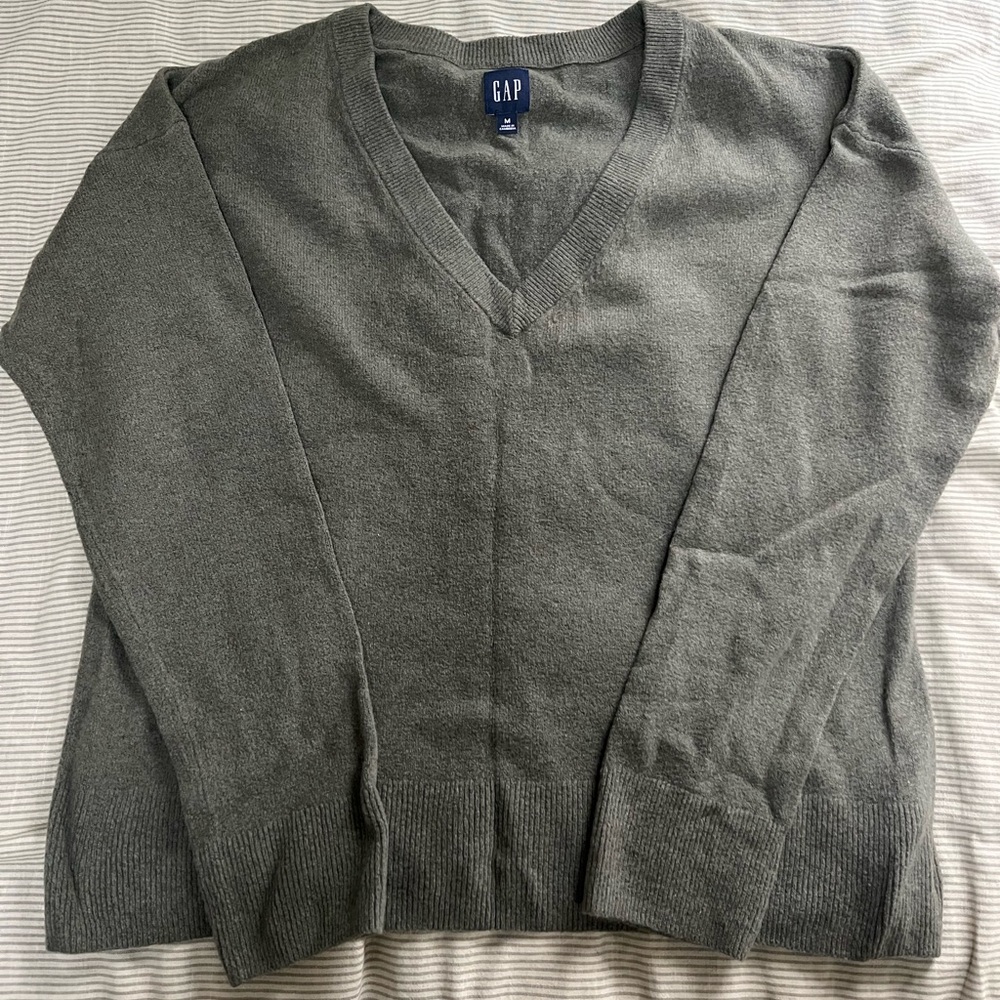GAP V-Neck Sweater